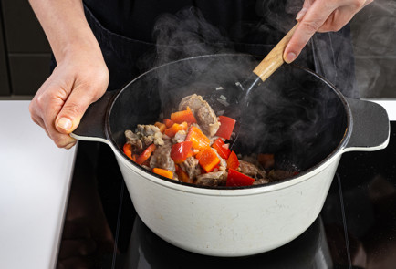 Фото шага рецепта Куриные желудки в томатном соусе 191078 шаг 6  