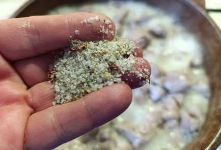 Фото шага рецепта Куриные желудочки с гречкой и грибами 190945 шаг 4  