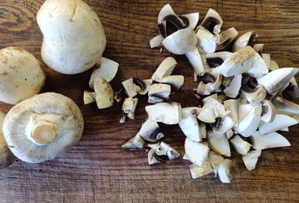 Фото шага рецепта Куриные желудочки с гречкой и грибами 190945 шаг 8  