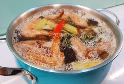 Фото шага рецепта Куриный бульон с беконом 175528 шаг 16  