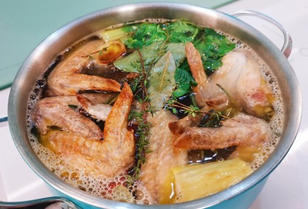 Фото шага рецепта Куриный бульон с беконом 175528 шаг 17  