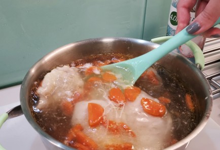 Фото шага рецепта Куриный бульон с топпингом из яйца 153101 шаг 8  