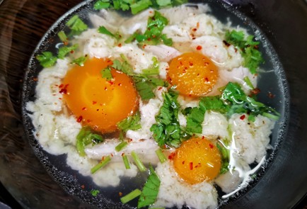 Фото шага рецепта Куриный бульон с яйцом 189460 шаг 10  