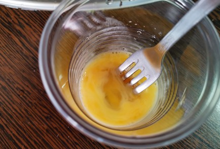 Фото шага рецепта Куриный бульон с яйцом 189460 шаг 7  