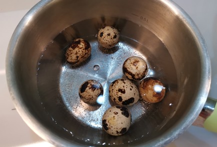 Фото шага рецепта Куриный бульон с яйцом 190738 шаг 1  