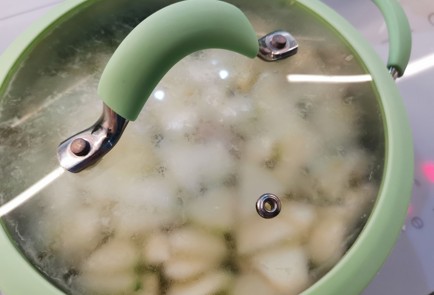 Фото шага рецепта Куриный бульон с яйцом 190738 шаг 11  