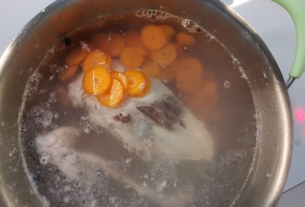 Фото шага рецепта Куриный бульон с яйцом 190738 шаг 9  