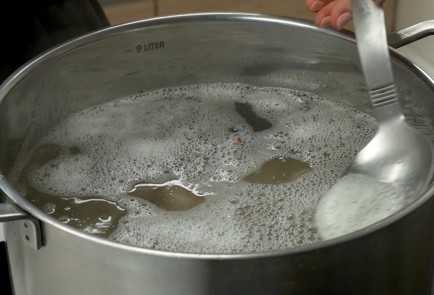 Фото шага рецепта Куриный бульон 151157 шаг 3  