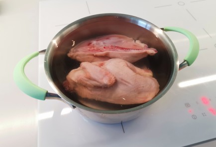 Фото шага рецепта Куриный бульон 190600 шаг 2  