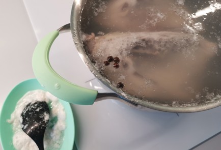 Фото шага рецепта Куриный бульон 190600 шаг 4  