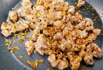 Фото шага рецепта Куриный фарш в соусе дорблю 186826 шаг 5  