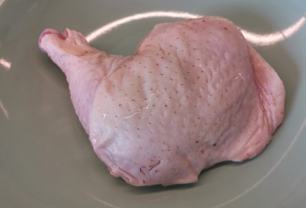 Фото шага рецепта Куриный окорочок на сковороде 186983 шаг 1  