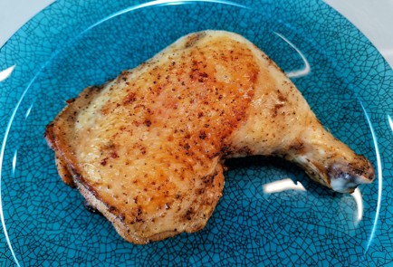 Фото шага рецепта Куриный окорочок на сковороде 186983 шаг 12  