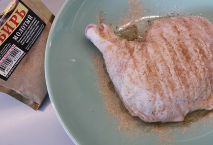 Фото шага рецепта Куриный окорочок на сковороде 186983 шаг 4  