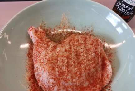 Фото шага рецепта Куриный окорочок на сковороде 186983 шаг 5  