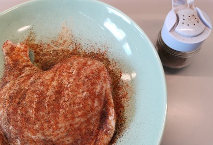 Фото шага рецепта Куриный окорочок на сковороде 186983 шаг 6  