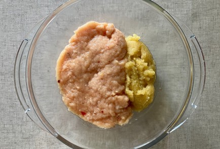 Фото шага рецепта Куриный пирог с кабачком на кукурузной муке 186931 шаг 7  