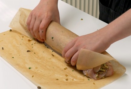 Фото шага рецепта Куриный рулет 140877 шаг 15  