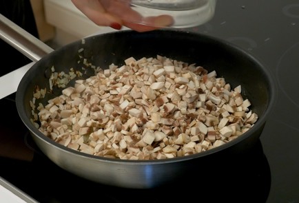 Фото шага рецепта Куриный рулет 140877 шаг 3  