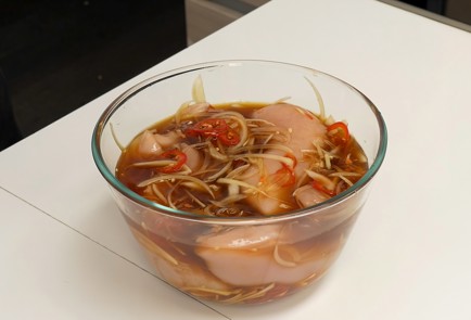 Фото шага рецепта Куриный салат погуамски 45994 шаг 1