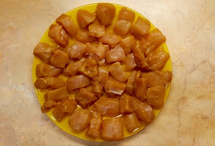 Фото шага рецепта Салат из курицы с цитрусовыми без майонеза 188090 шаг 6