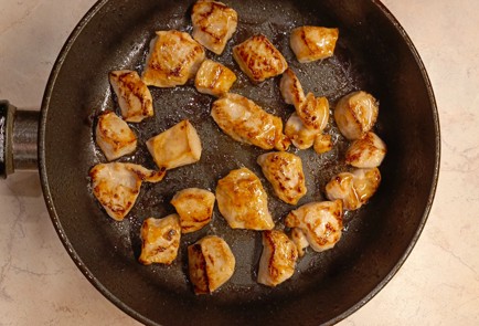 Фото шага рецепта Салат из курицы с цитрусовыми без майонеза 188090 шаг 7