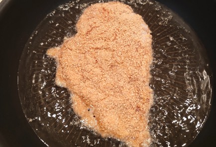 Фото шага рецепта Куриный шницель 175122 шаг 15  