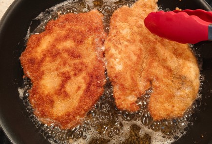 Фото шага рецепта Куриный шницель 175122 шаг 16  