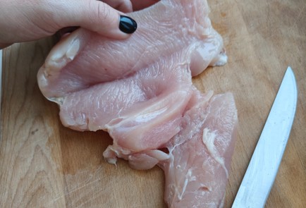 Фото шага рецепта Куриный шницель 175122 шаг 2  