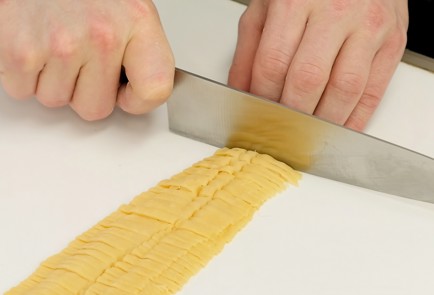 Фото шага рецепта Куриный суп из базарной курицы с домашней лапшой 126509 шаг 4  