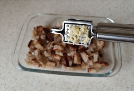 Фото шага рецепта Куриный суп с чесночными сухариками 175933 шаг 11  