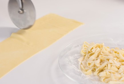 Фото шага рецепта Куриный суп с домашней лапшой и сухариками 126508 шаг 2  