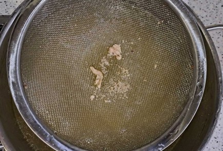 Фото шага рецепта Куриный суп с домашней пастой 190099 шаг 2  