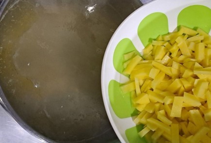 Фото шага рецепта Куриный суп с домашней пастой 190099 шаг 5  