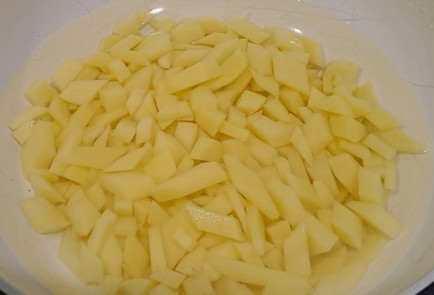 Фото шага рецепта Куриный суп с фрикадельками 189513 шаг 2  