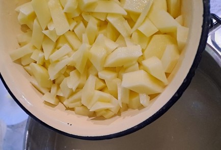 Фото шага рецепта Куриный суп с фрикадельками 189513 шаг 3  