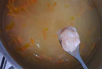 Фото шага рецепта Куриный суп с фрикадельками 189513 шаг 9  