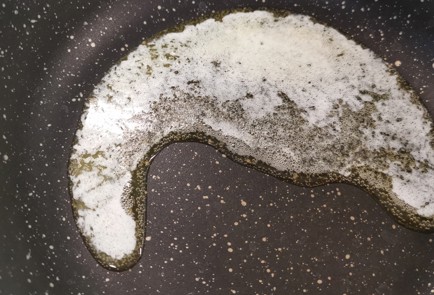 Фото шага рецепта Куриный суп с грибами 175405 шаг 6