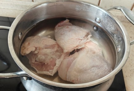 Фото шага рецепта Куриный суп с куркумой 190352 шаг 1  