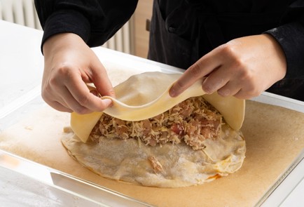 Фото шага рецепта Курник с курицей сыром и помидорами 139928 шаг 10  