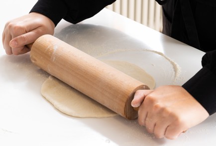 Фото шага рецепта Курник с курицей сыром и помидорами 139928 шаг 2  