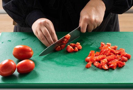 Фото шага рецепта Курник с курицей сыром и помидорами 139928 шаг 5  