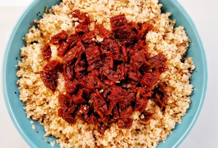 Фото шага рецепта Кускус посредиземноморски с вялеными помидорами 152653 шаг 10  