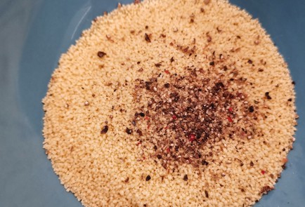 Фото шага рецепта Кускус с беконом и вялеными томатами 153026 шаг 1  