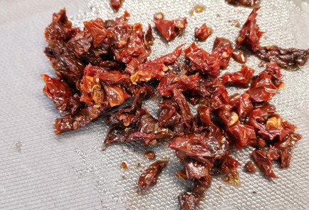 Фото шага рецепта Кускус с беконом и вялеными томатами 153026 шаг 5  