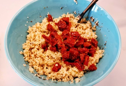 Фото шага рецепта Кускус с вялеными помидорами 140713 шаг 14  