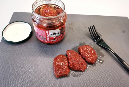 Фото шага рецепта Кускус с вялеными помидорами 140713 шаг 6  