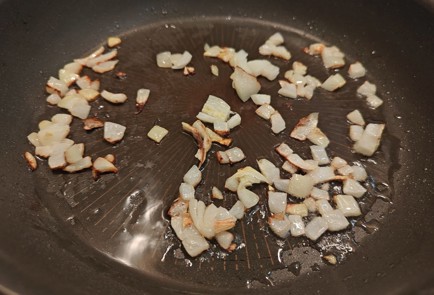 Фото шага рецепта Кусочки куриного филе с куркумой и сливками 189187 шаг 4  