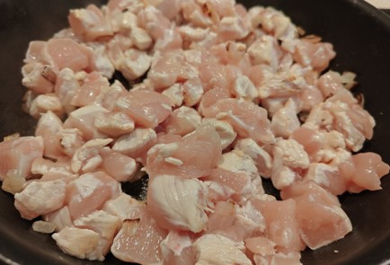 Фото шага рецепта Кусочки куриного филе с куркумой и сливками 189187 шаг 5  