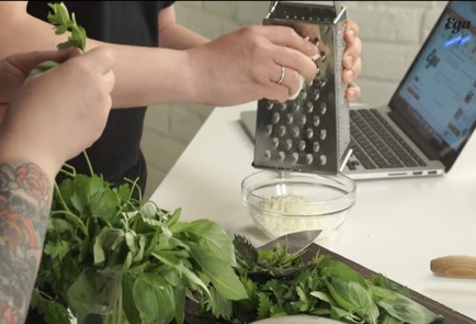 Фото шага рецепта Кутабы с крапивой 125299 шаг 2  